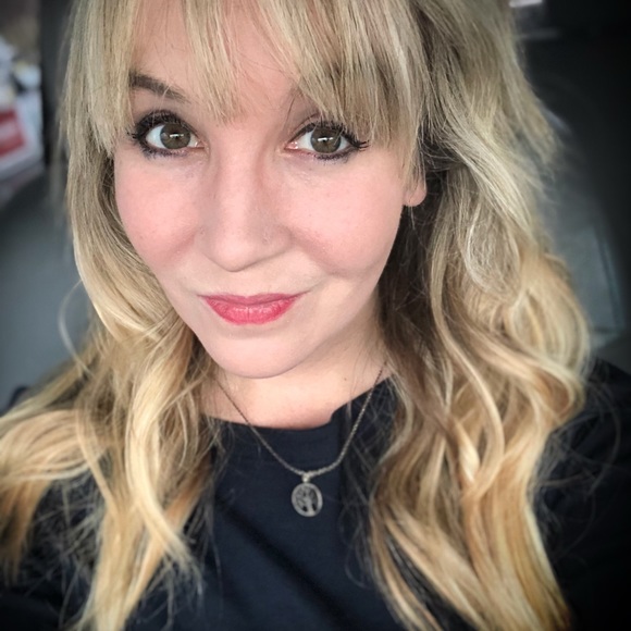 Meet your Posher, Beth - Picture 1 of 1